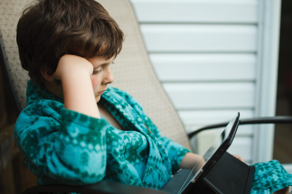 Party Prof 0919 - boy on tablet