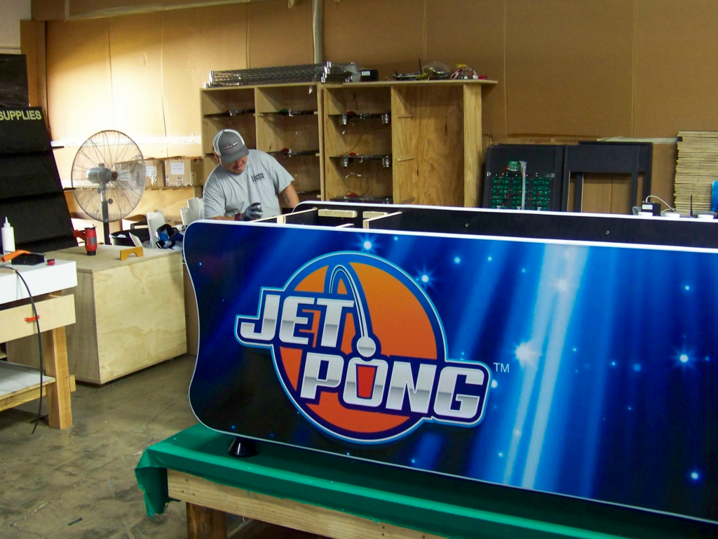 Valley-Dynamo Jet-Pong