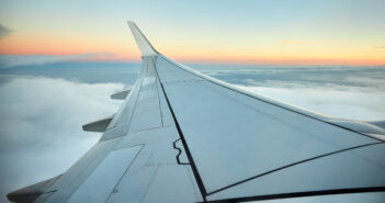 Airplane wing - Editorial 1223