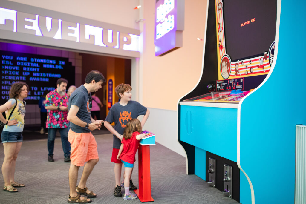 Giant Donkey Kong Playing - Copy - Copy